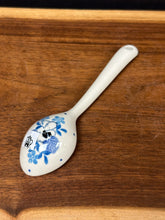 Load image into Gallery viewer, Spoon, Medium 6.25” White Pansy
