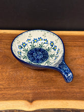 Load image into Gallery viewer, Ladle Rest - Blue Spring Daisy
