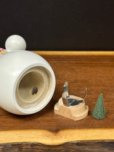 Load image into Gallery viewer, Smoker, Seiffen Snowman Birdhouse
