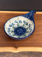 Load image into Gallery viewer, Ladle Rest - Blue Spring Daisy
