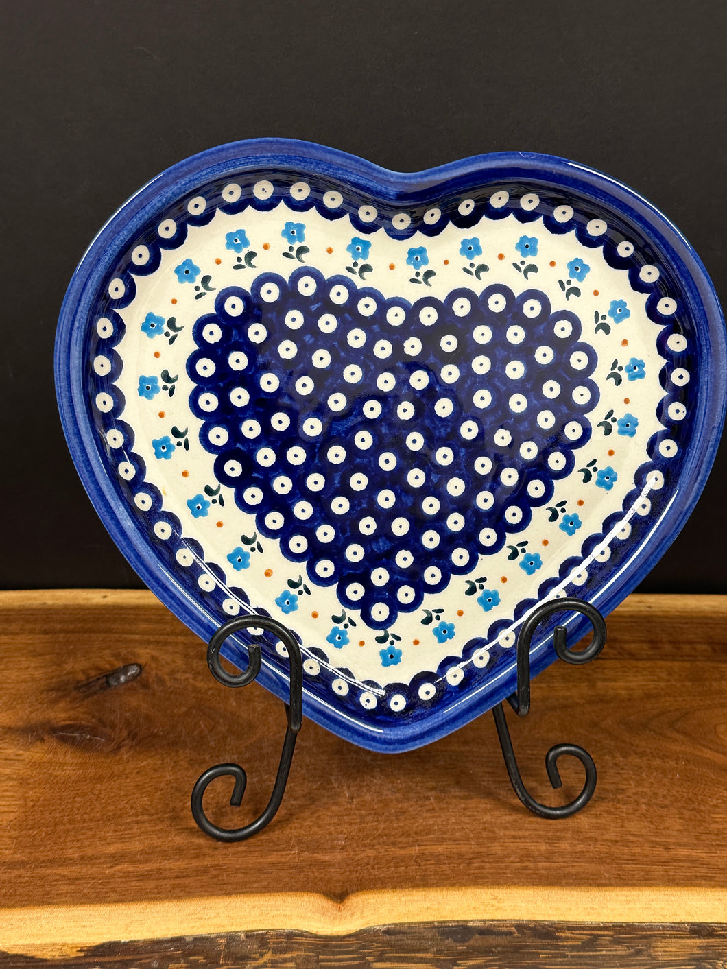 Dinner Plate 10.75”, Pre-Owned -Heart Shape Light Blue Flowers